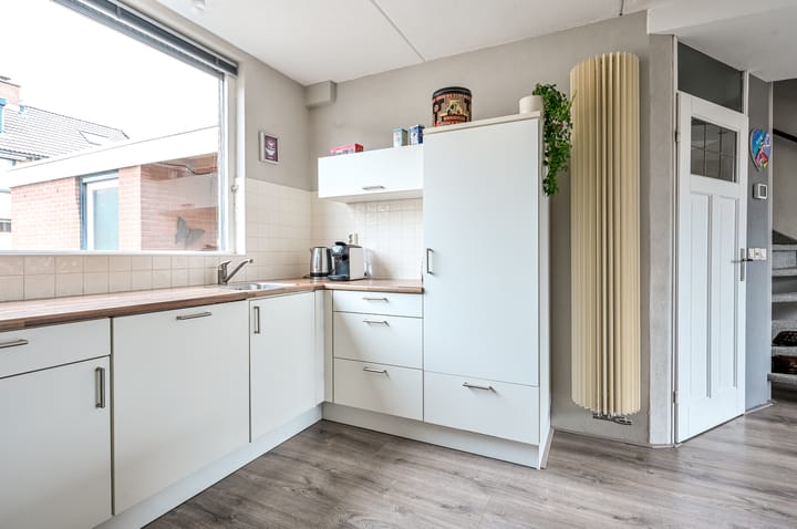 Tussenwoning te koop: Oostzeestraat 210, Lelystad