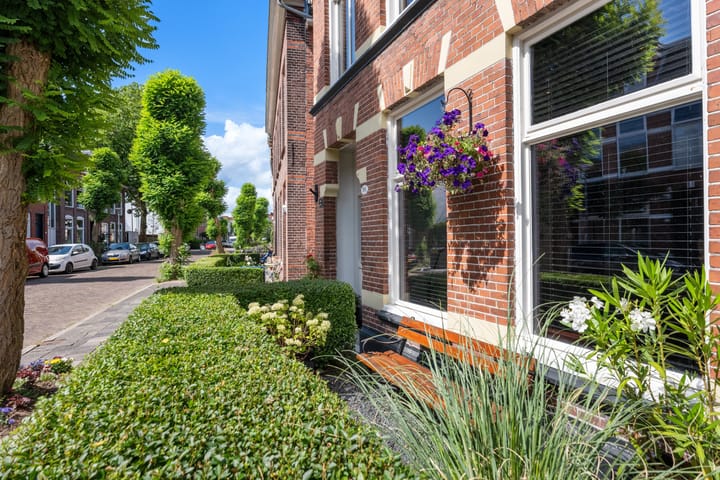 Twee-onder-één-kap te koop: Emmastraat 30, Groningen