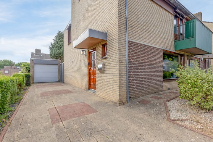 Twee-onder-één-kap te koop: Opbraakstraat 23, Hoensbroek