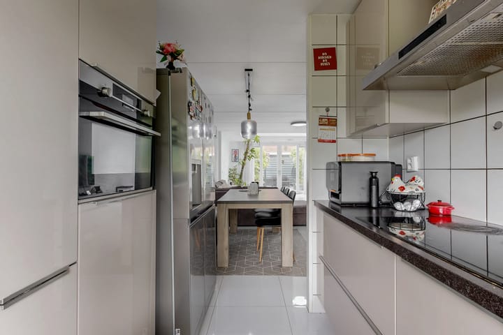 Tussenwoning te koop: Vasalisstraat 80, Almere