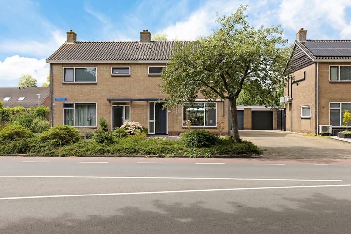Twee-onder-één-kap te koop: Zuiderdwarsvaart 98, Drachten