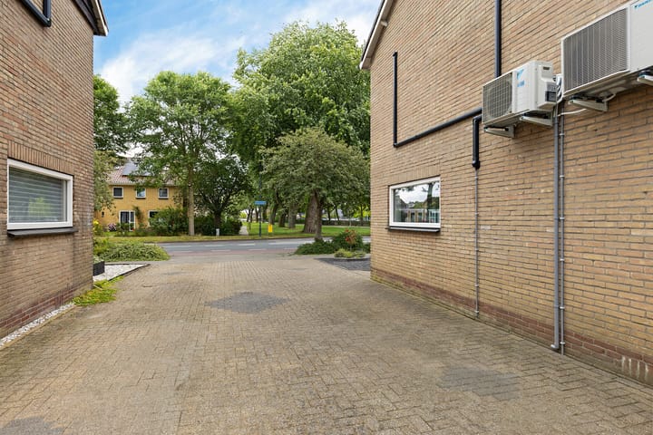 Twee-onder-één-kap te koop: Zuiderdwarsvaart 98, Drachten