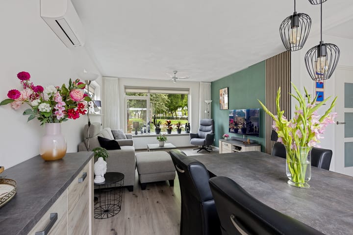 Twee-onder-één-kap te koop: Zuiderdwarsvaart 98, Drachten