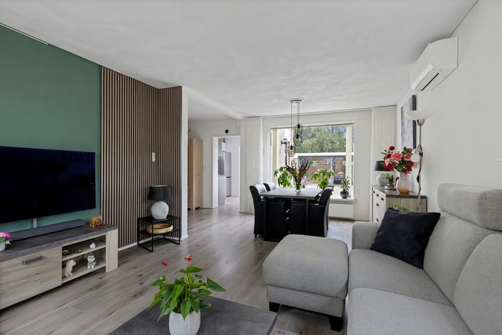 Twee-onder-één-kap te koop: Zuiderdwarsvaart 98, Drachten