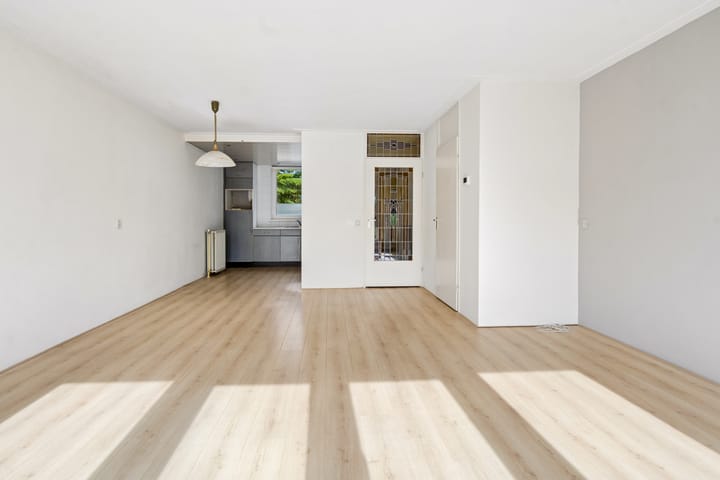Tussenwoning te koop: Aartsbisschop Romerostraat 507, Utrecht
