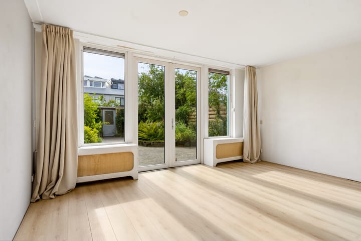 Tussenwoning te koop: Aartsbisschop Romerostraat 507, Utrecht