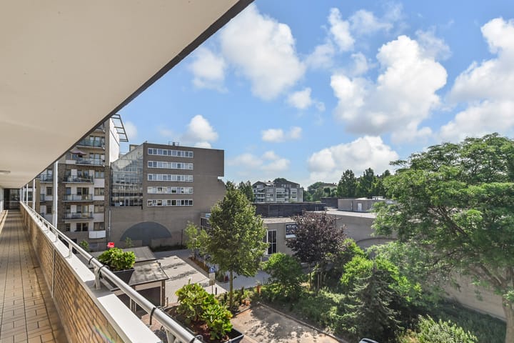 Appartement te koop: Prins Bernhardlaan 166, Voorburg