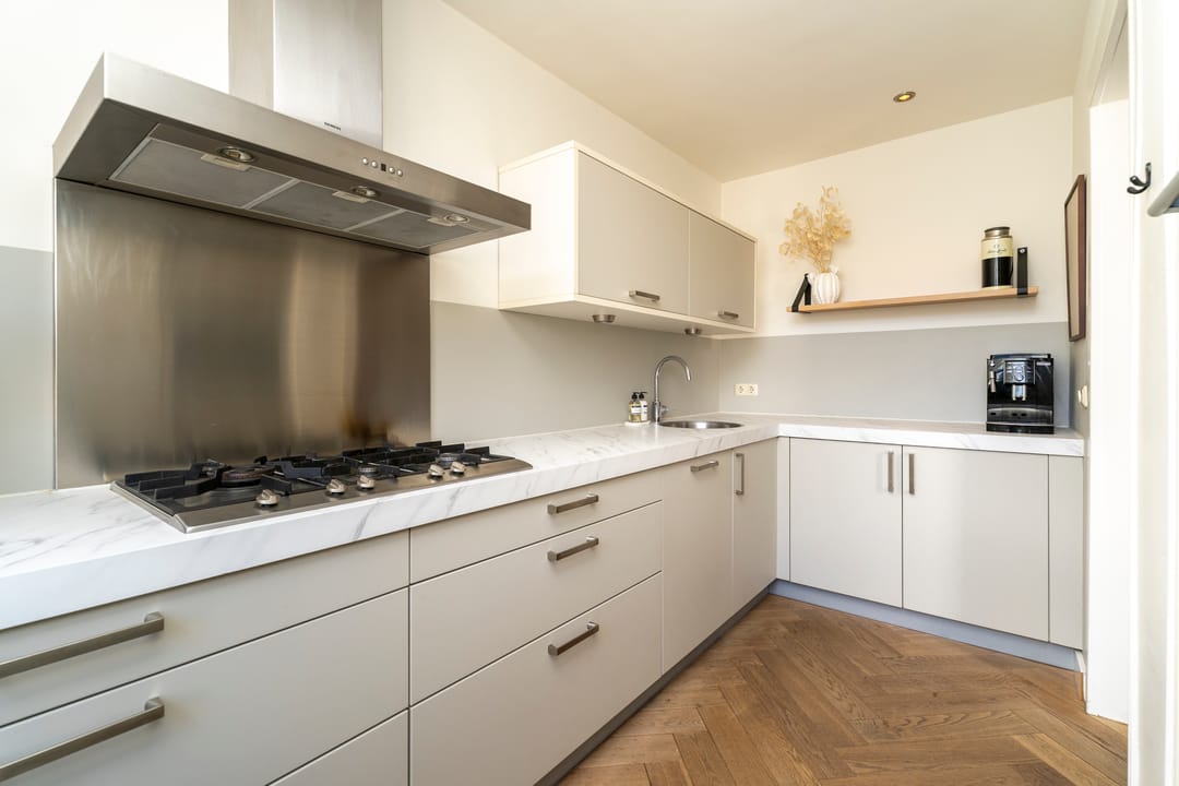 Photo 16 of Van Heutszstraat 34