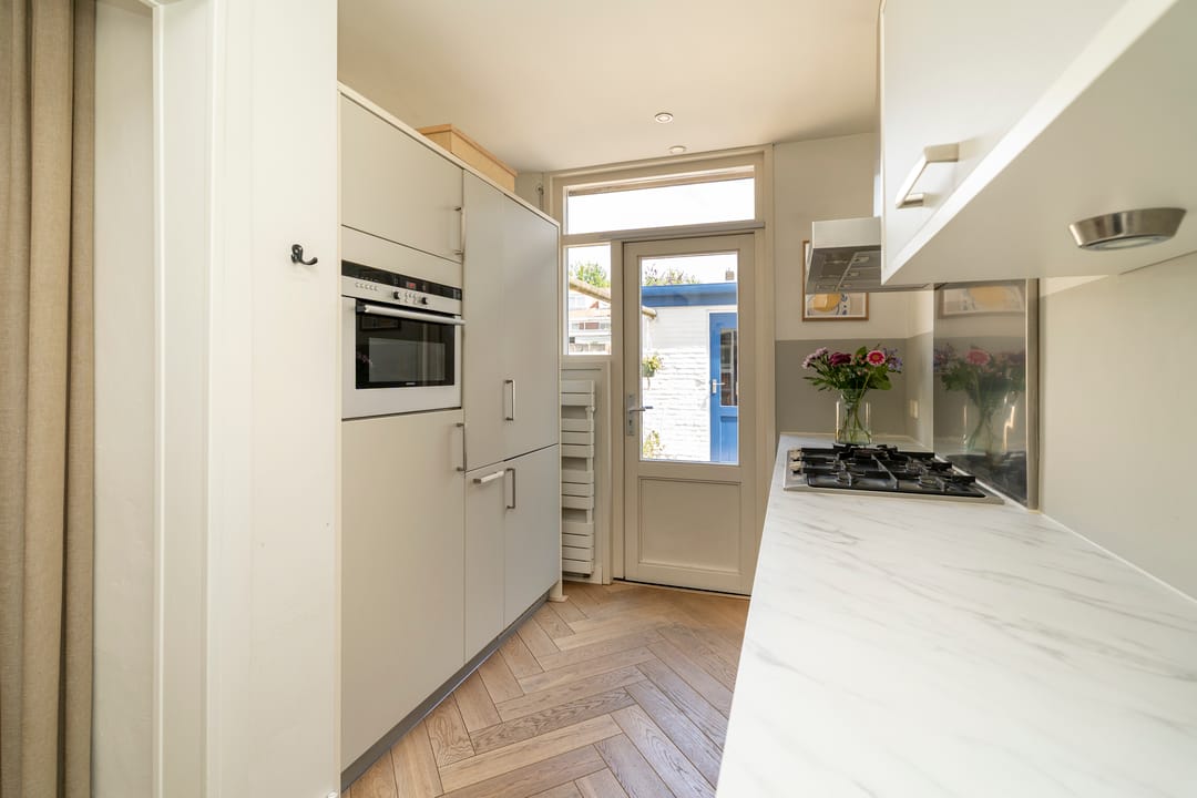 Photo 17 of Van Heutszstraat 34