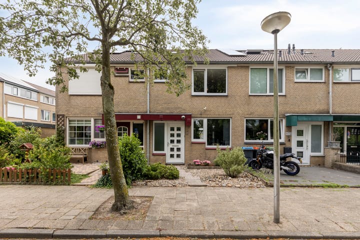Tussenwoning te koop: Julianalaan 3, Zwartewaal