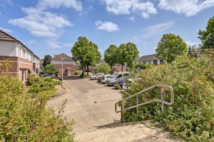 Tussenwoning te koop: Nemerlaerhof 94, Helmond