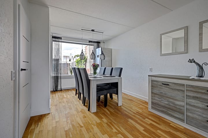 Tussenwoning te koop: Nemerlaerhof 94, Helmond