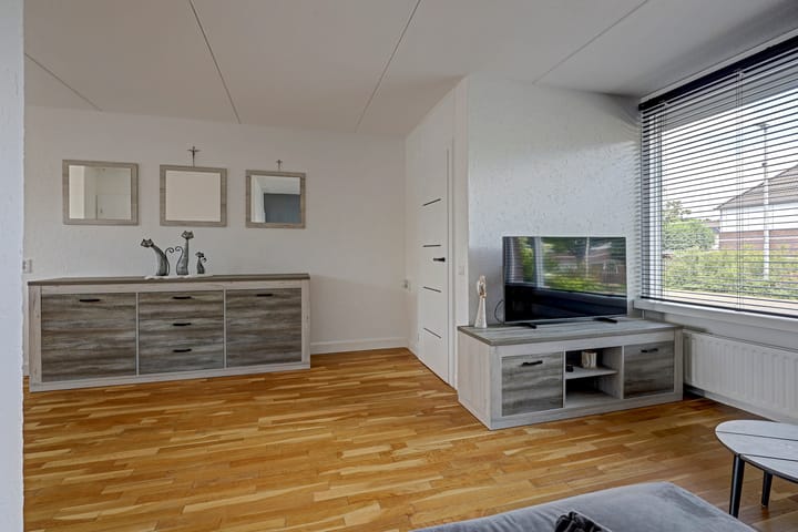 Tussenwoning te koop: Nemerlaerhof 94, Helmond