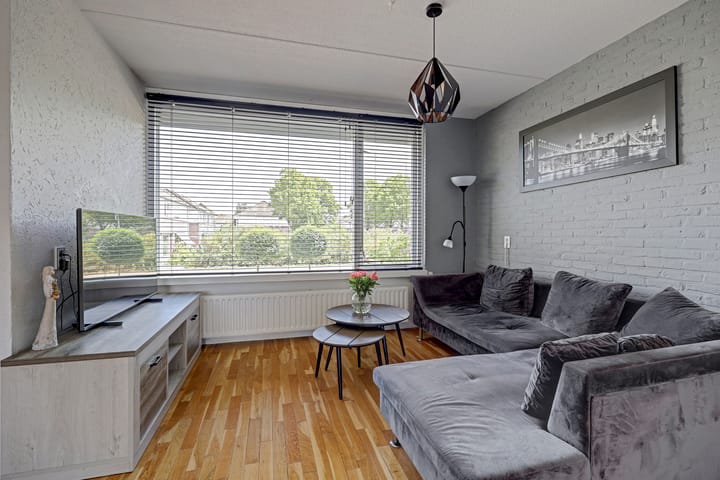 Tussenwoning te koop: Nemerlaerhof 94, Helmond