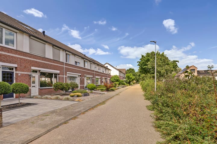 Tussenwoning te koop: Nemerlaerhof 94, Helmond