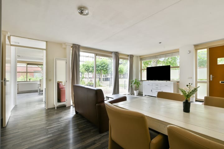 Tussenwoning te koop: Jan Campertstraat 9, Almere