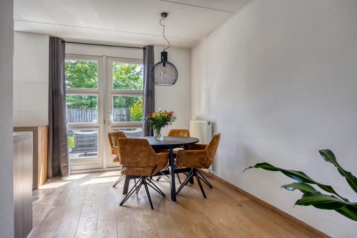 Twee-onder-één-kap te koop: De Vendelier 76, Swifterbant