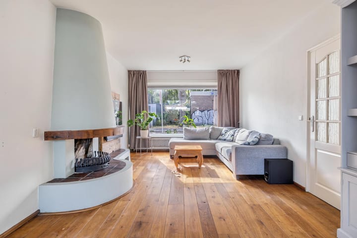 Photo 2 of Lachappellestraat 27