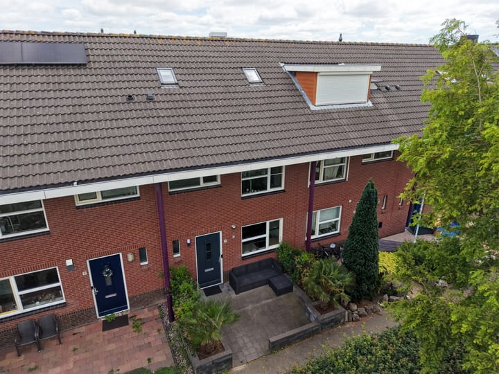 Tussenwoning te koop: La Traviataplantsoen 7, Nieuw-Vennep