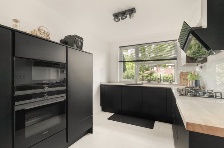 Tussenwoning te koop: La Traviataplantsoen 7, Nieuw-Vennep