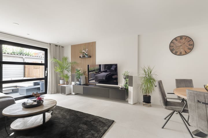 Tussenwoning te koop: La Traviataplantsoen 7, Nieuw-Vennep