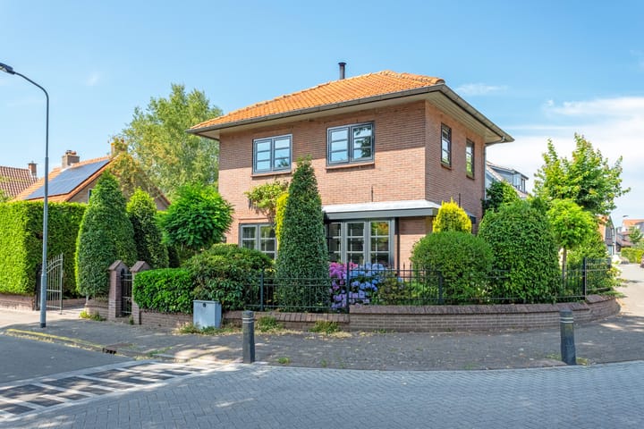 Twee-onder-één-kap te koop: Torenlaan 2, Ermelo