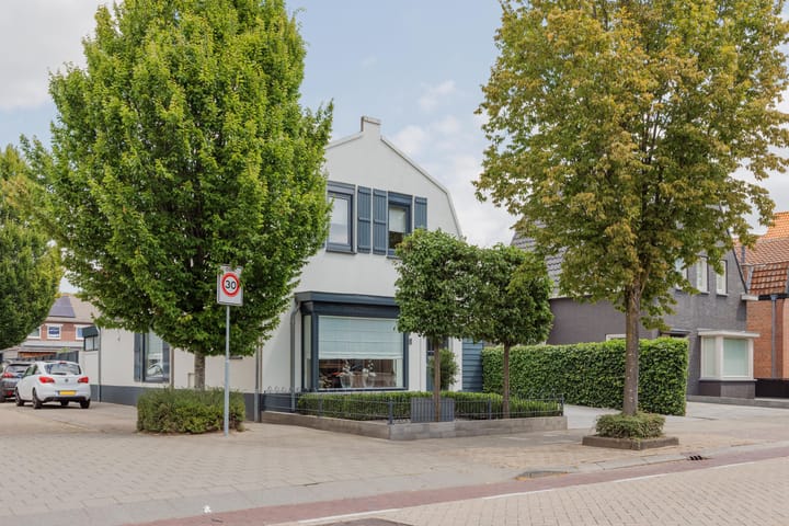 Vrijstaande woning te koop: Julianalaan 51, Raamsdonksveer