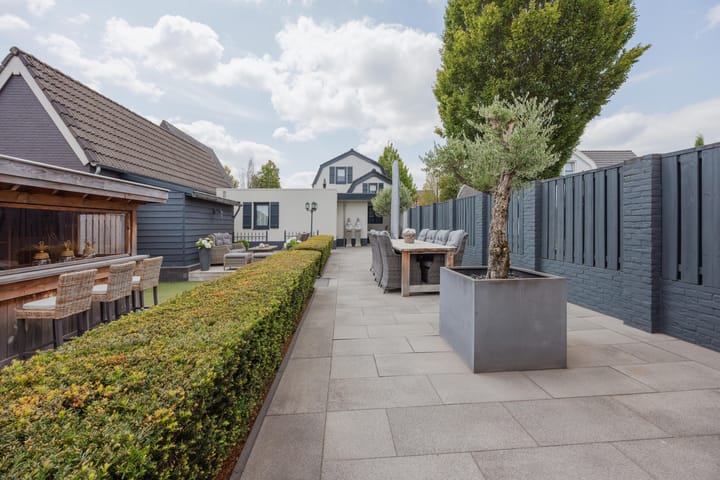 Vrijstaande woning te koop: Julianalaan 51, Raamsdonksveer