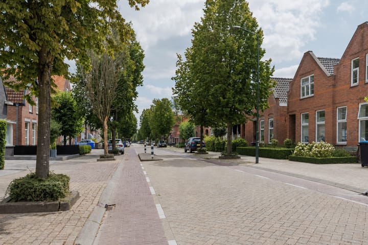 Vrijstaande woning te koop: Julianalaan 51, Raamsdonksveer