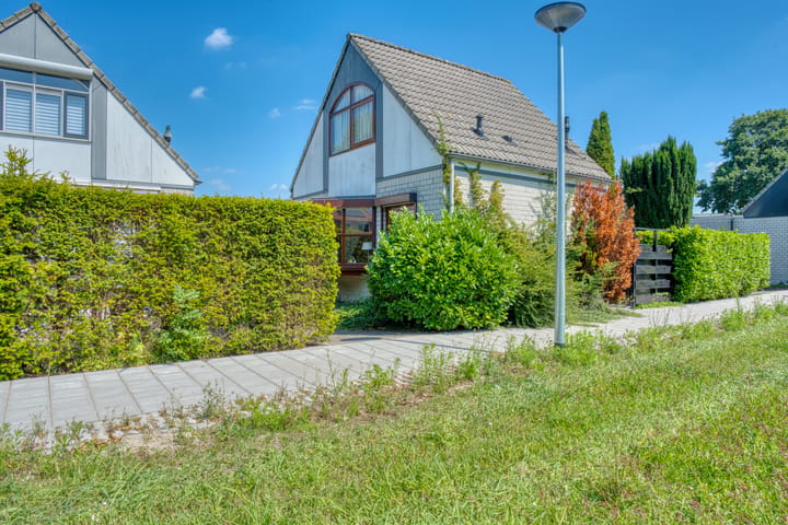 Twee-onder-één-kap te koop: Pergolesistraat 18, Zwijndrecht