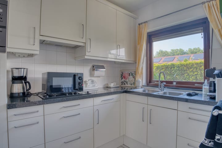 Twee-onder-één-kap te koop: Pergolesistraat 18, Zwijndrecht