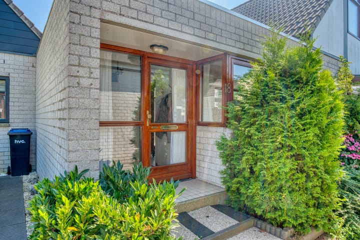 Twee-onder-één-kap te koop: Pergolesistraat 18, Zwijndrecht