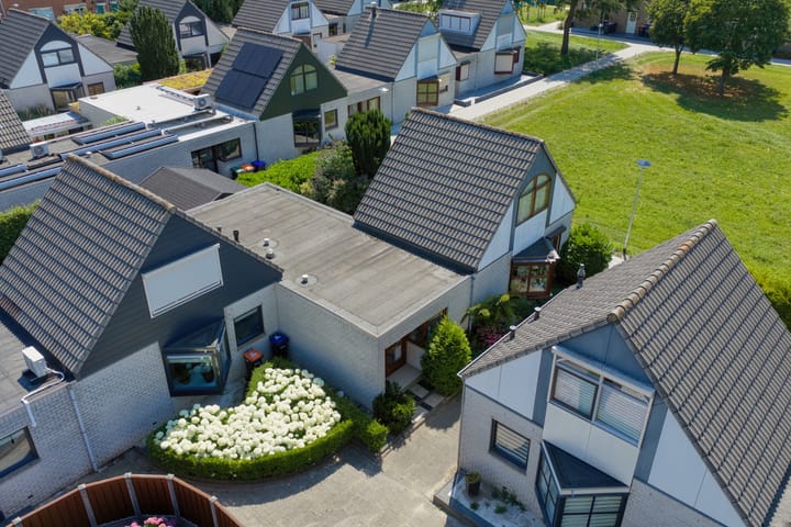 Twee-onder-één-kap te koop: Pergolesistraat 18, Zwijndrecht