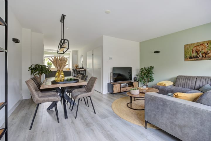Tussenwoning te koop: Wielewaal 56, Etten-Leur