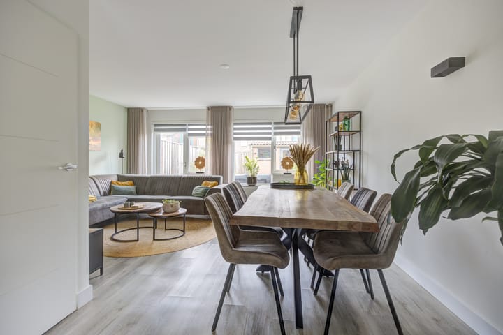 Tussenwoning te koop: Wielewaal 56, Etten-Leur