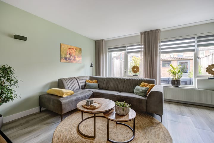 Tussenwoning te koop: Wielewaal 56, Etten-Leur