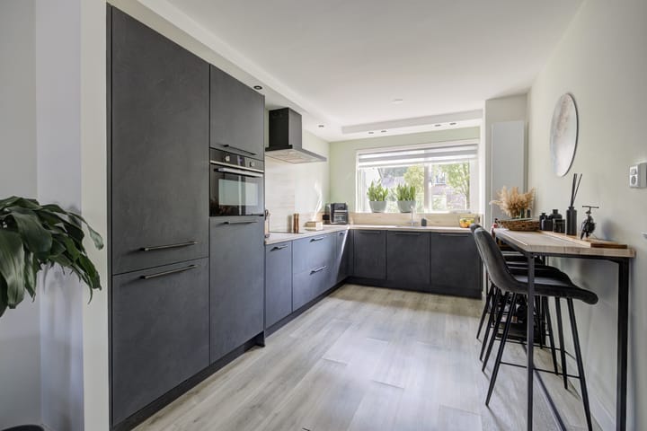 Tussenwoning te koop: Wielewaal 56, Etten-Leur