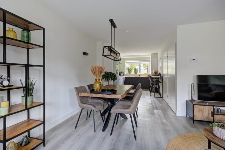 Tussenwoning te koop: Wielewaal 56, Etten-Leur
