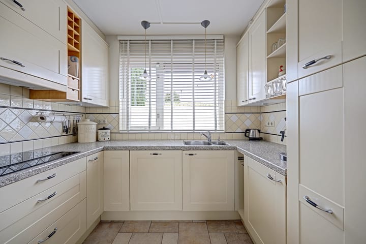 Tussenwoning te koop: Benedenrijweg 525, Ridderkerk