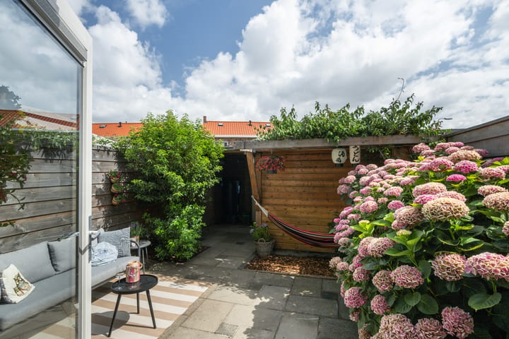 Tussenwoning te koop: Duiventorenstraat 24, Naaldwijk