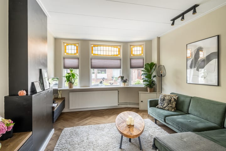 Tussenwoning te koop: Duiventorenstraat 24, Naaldwijk