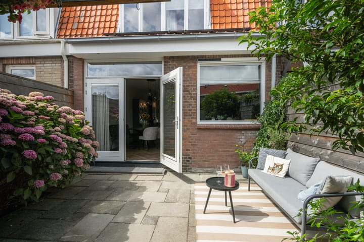 Tussenwoning te koop: Duiventorenstraat 24, Naaldwijk