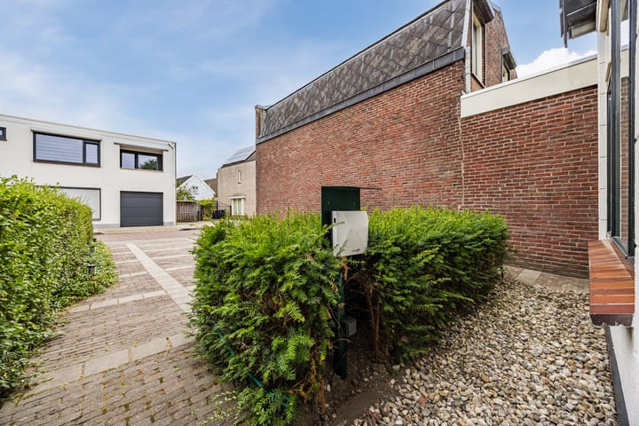 Twee-onder-één-kap te koop: Hendrikstraat 43, Roosendaal