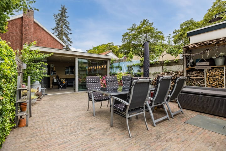 Twee-onder-één-kap te koop: Hendrikstraat 43, Roosendaal