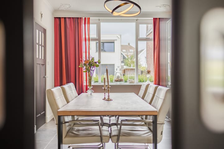 Twee-onder-één-kap te koop: Hendrikstraat 43, Roosendaal