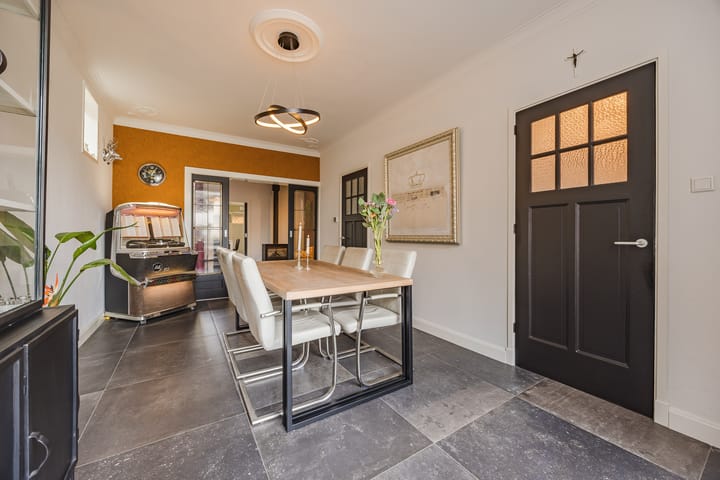 Twee-onder-één-kap te koop: Hendrikstraat 43, Roosendaal