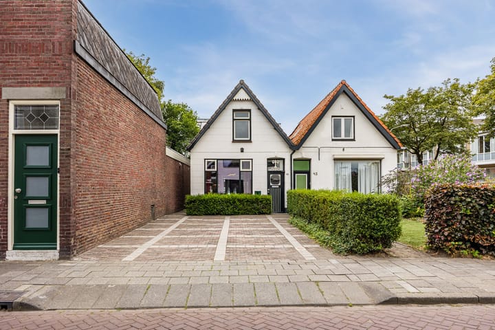 Twee-onder-één-kap te koop: Hendrikstraat 43, Roosendaal