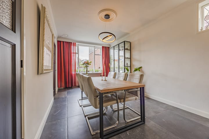 Twee-onder-één-kap te koop: Hendrikstraat 43, Roosendaal