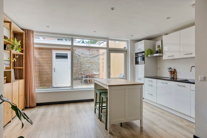 Tussenwoning te koop: Achterom 65, Hoorn