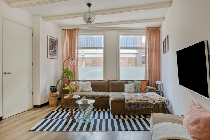 Tussenwoning te koop: Achterom 65, Hoorn